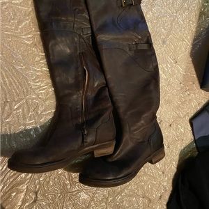 Boots that are brown